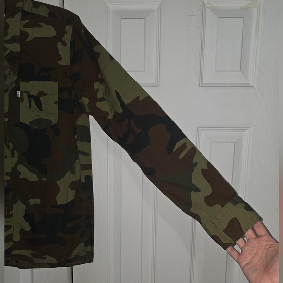 Levi's | Women's Camouflage Shirt | Sz Small - Picture 5 of 5